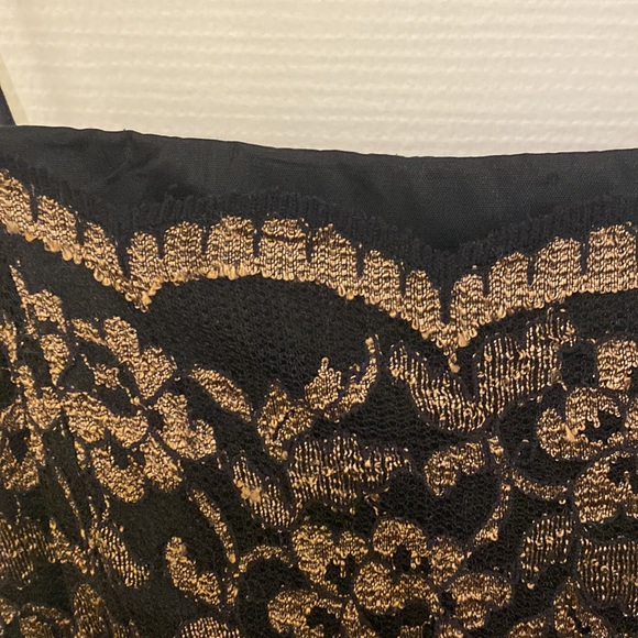 Ballet style - Black and Gold Lace Dress - Picture 4 of 10